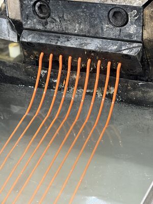 विनिर्माण मूल्य उच्च आंसू शक्ति और प्रबलित कठोरता के साथ रंग मिलान टीपीयू सामग्री इंजेक्शन मोल्डिंग अनुप्रयोगों के लिए उपयुक्त